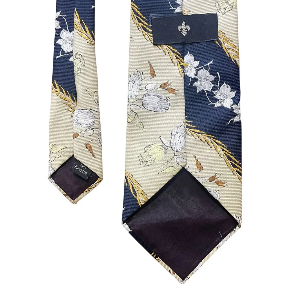 N/A elegant necktie